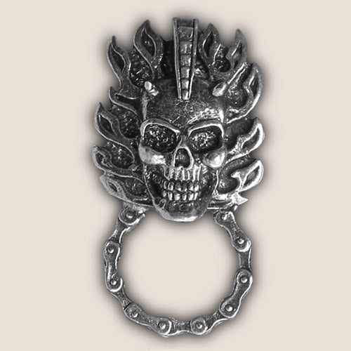 GP13 - Flaming Skull Sunglass Pin